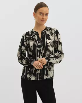 Вискозная блузка с отложным воротником