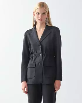 Приталенный жакет из эластичной ткани с накладными карманами