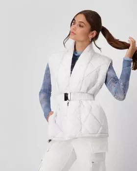 Стеганый жилет с поясом