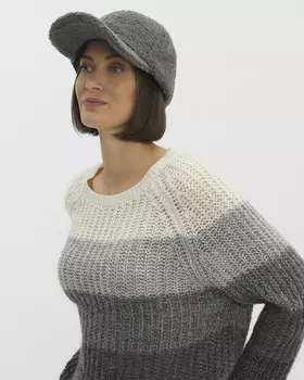 Зимняя бейсболка с фактурой меха