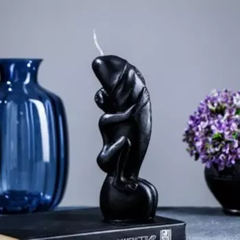 Фигурная свеча "Фаворит с девушкой" черный, 250гр