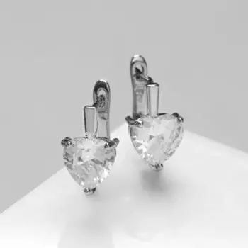 Серьги со стразами «Искра» белое сердце, цвет серебро