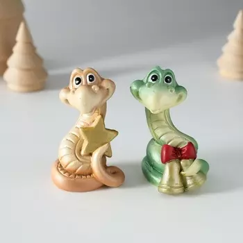 Фигурка полистоун «Змейка с колокольчиками/звездой», 3.53.56.5 см, МИКС