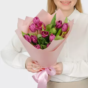 Букет 11 фиолетовых тюльпанов