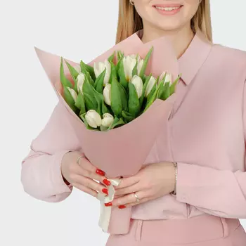 Букет 15 белых тюльпанов