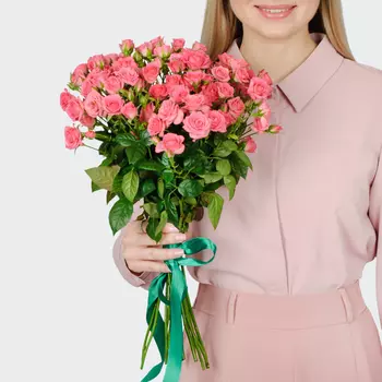 Букет 15 кустовых роз Лидия (50 см)