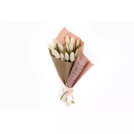 Букет 15 тюльпанов Слова любви, белые