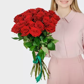 Букет 25 красных роз Ред Наоми (60 см)