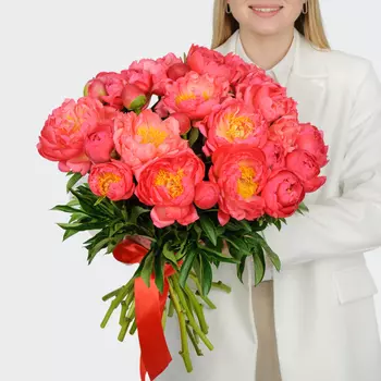 Букет 25 пионов В порыве чувств