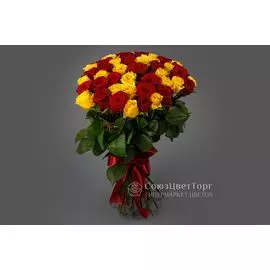 Букет 51 роза, красно-желтый микс