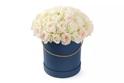 Букет 51 роза Вайт О'Хара в шляпной коробке