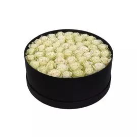 Букет 55 роз Мондиаль в шляпной коробке