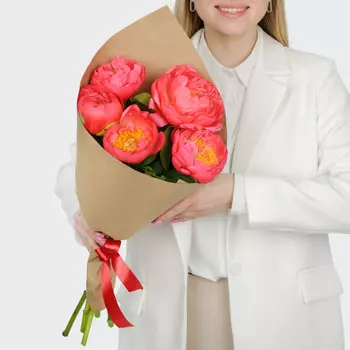 Букет 5 пионов В порыве чувств