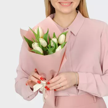 Букет 7 белых тюльпанов