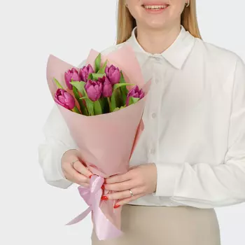 Букет 7 фиолетовых тюльпанов