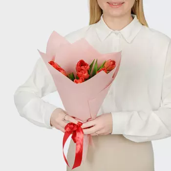 Букет 7 красных тюльпанов