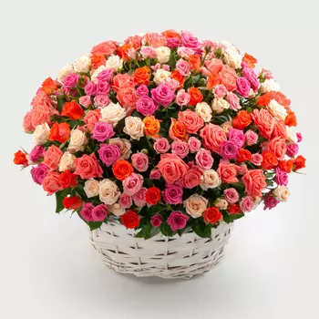 Букет из 101 розы в корзине Первый поцелуй