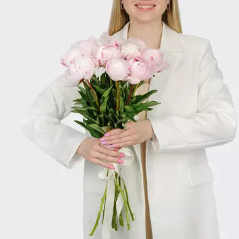 Букет из пионов 11 комплиментов