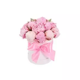 Букет из пионов 15 комплиментов в шляпной коробке