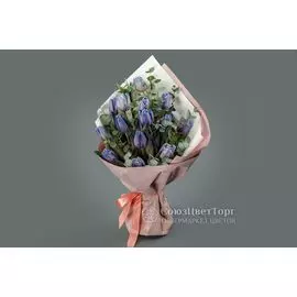 Букет из тюльпанов и эвкалипта Аметист