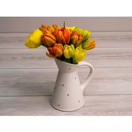 Букет из тюльпанов Солнечный микс в кашпо (белое)