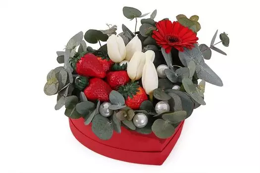 Букет Клубничное лето в коробке