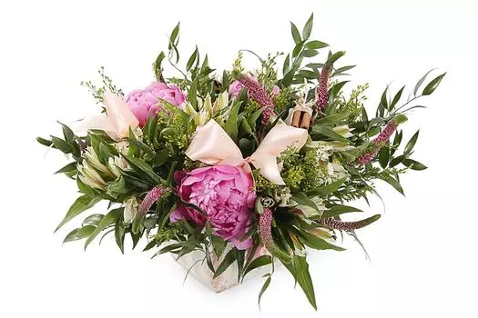 Букет с пионами Пастораль в кашпо