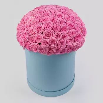 Букет в голубой коробке Жар сердца (101 роза)