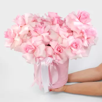 Букет в коробке Розовый шелк