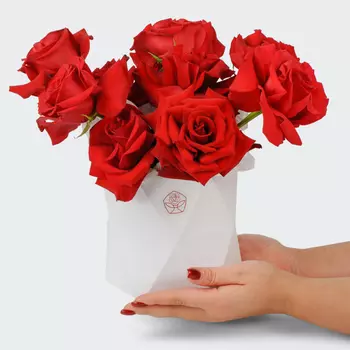 Букет в коробке Валентинка (9 роз)