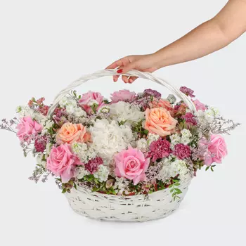 Букет в корзине Цветочное кружево