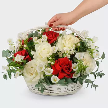 Букет в корзине Долина любви