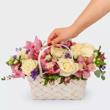 Букет в корзине Малиновый поцелуй