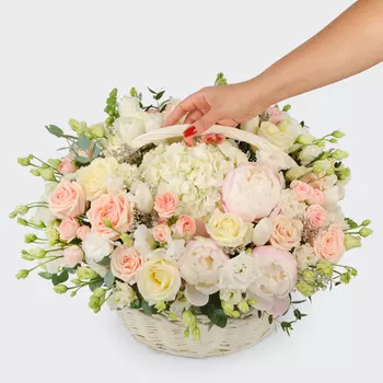 Букет в корзине Поцелуй невинности
