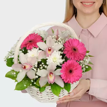 Букет в корзине Танец лепестков