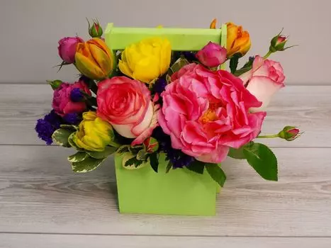 Букет Яркий сон в кашпо