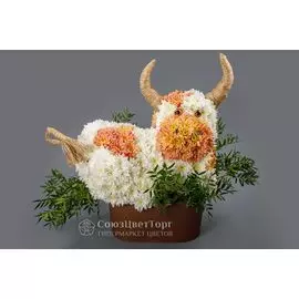 Игрушка из цветов Бычок