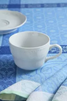 Белая фарфоровая чашка с ручкой Tognana