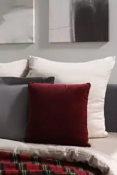 Декоративная подушка из вельвета COINCASA