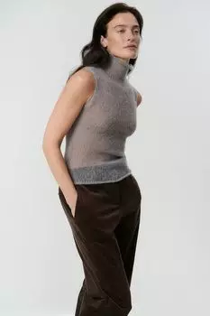 Джемпер-паутинка без рукавов с мохером DAISYKNIT