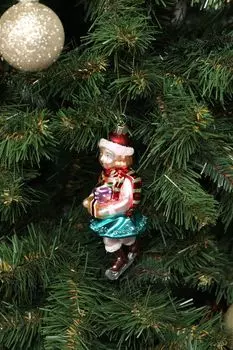 Елочная игрушка стеклянная Фигуристка Holiday Classics