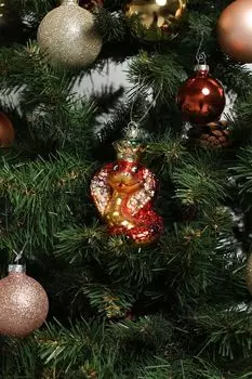 Елочная игрушка стеклянная Королевская кобра Holiday Classics
