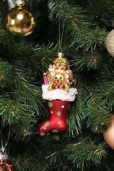 Елочная игрушка стеклянная Медвежонок с игрушками Holiday Classics