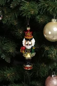 Елочная игрушка стеклянная Щелкунчик Holiday Classics