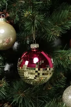 Елочный шар стеклянный в ассортименте COINCASA