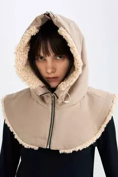 Капор с круглой манишкой Alyaska Novaya