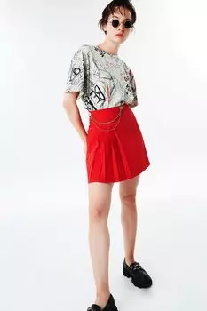 Короткая юбка с декоративной цепочкой Twist