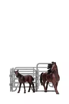 Набор фигурок серии Мир лошадей: Фризская лошадь и жеребенок Masai Mara