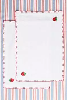 Набор из двух ковриков Strawberries COINCASA