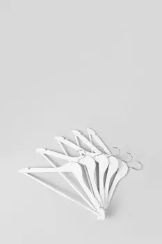 Набор из пяти деревянных вешалок 21maison